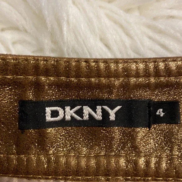 DKNY 100% Leather Cuir made in USA mini skirt size 4
